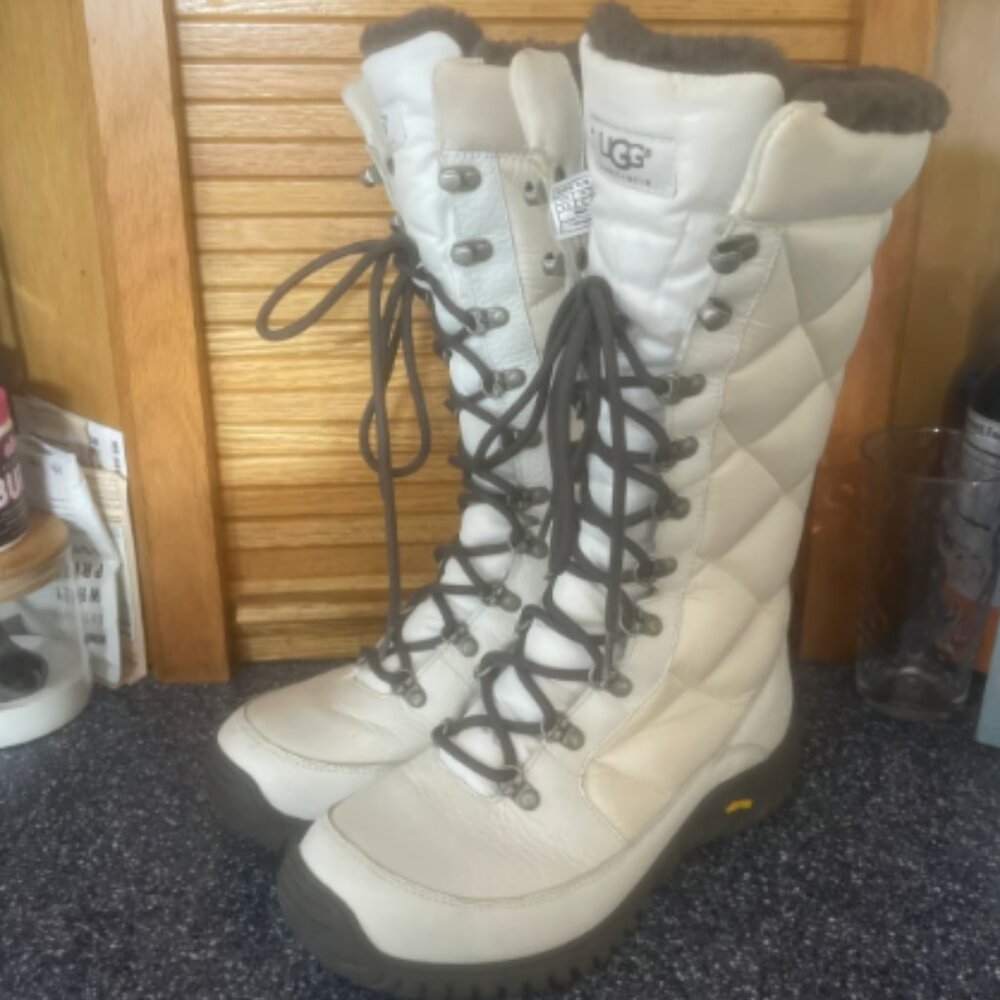 Ugg Kintla Quilted White Off-White Lined Winter Snow Boots Women's Size 9.5